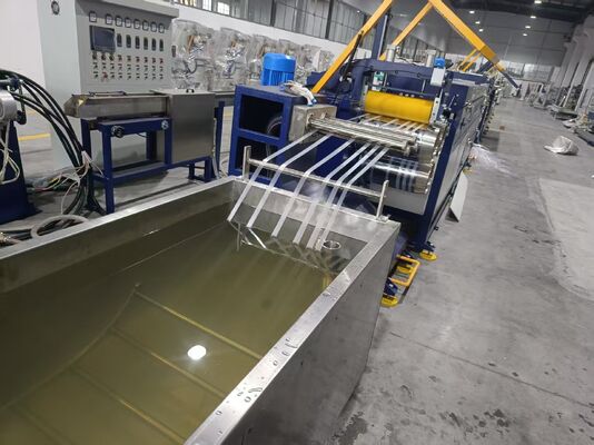 6 ίνες Συγχρονισμένη γραμμή παραγωγής ταινιών PP με ανοχή διαστάσεων ± 0,05 mm και 1-out-6 διαχωρισμού ροής